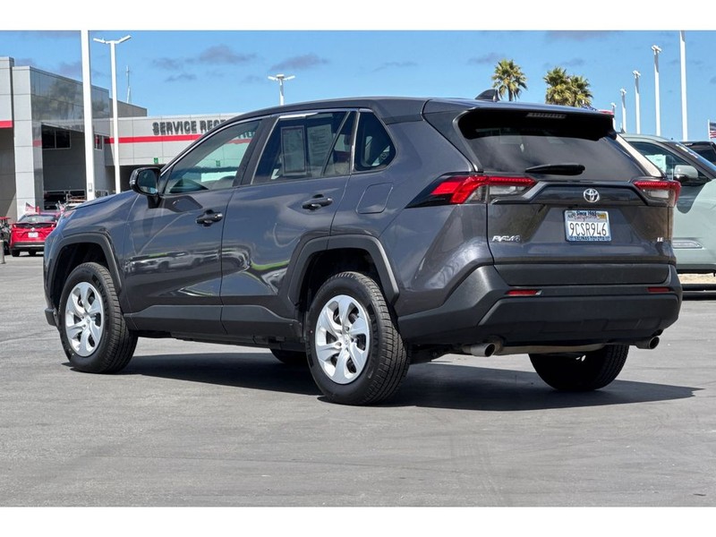 Toyota RAV4 Vehicle Full-screen Gallery Image 06