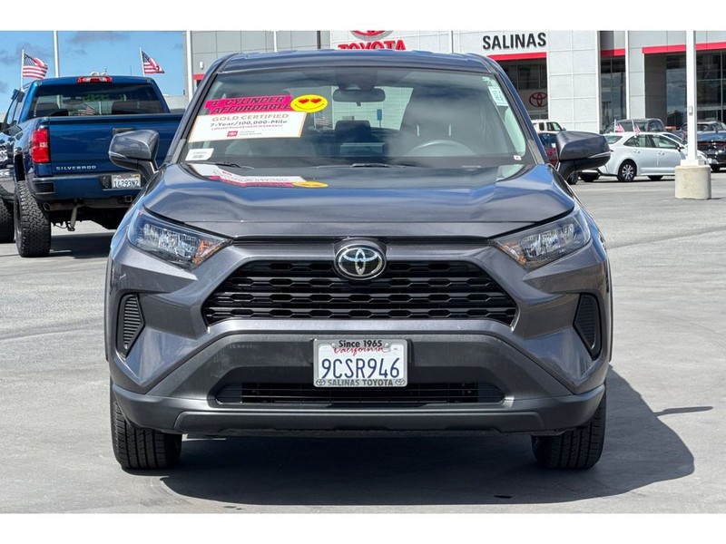 Toyota RAV4 Vehicle Full-screen Gallery Image 09