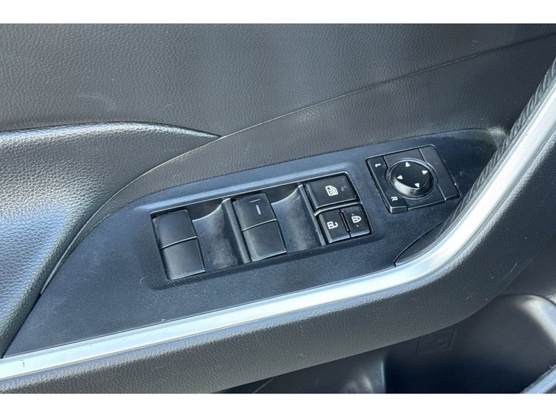 Toyota RAV4 Vehicle Full-screen Gallery Image 12