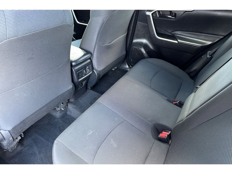 Toyota RAV4 Vehicle Full-screen Gallery Image 13