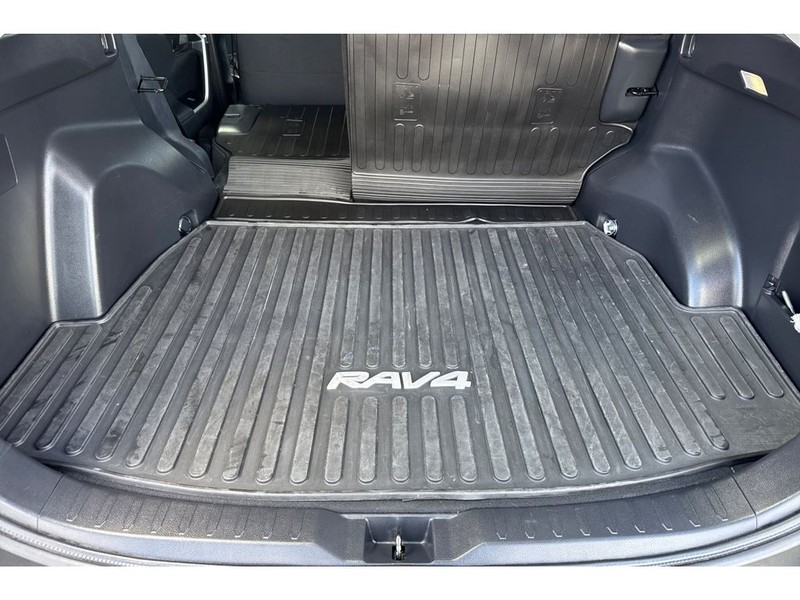 Toyota RAV4 Vehicle Full-screen Gallery Image 17