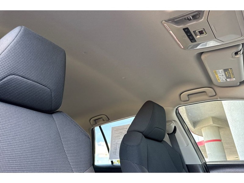Toyota RAV4 Vehicle Full-screen Gallery Image 19
