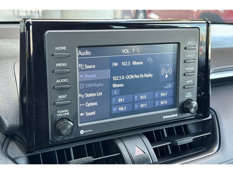 Toyota RAV4 Vehicle Full-screen Gallery Image 21