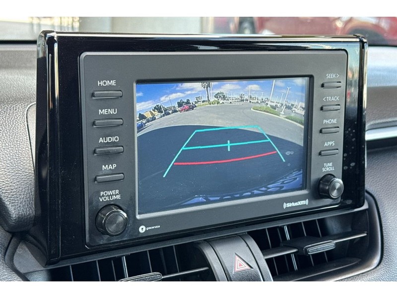 Toyota RAV4 Vehicle Full-screen Gallery Image 22