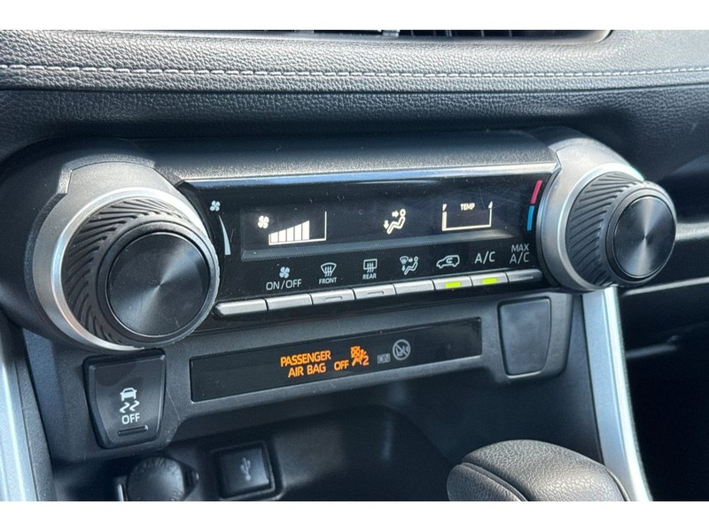 Toyota RAV4 Vehicle Full-screen Gallery Image 23