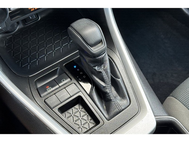 Toyota RAV4 Vehicle Full-screen Gallery Image 24