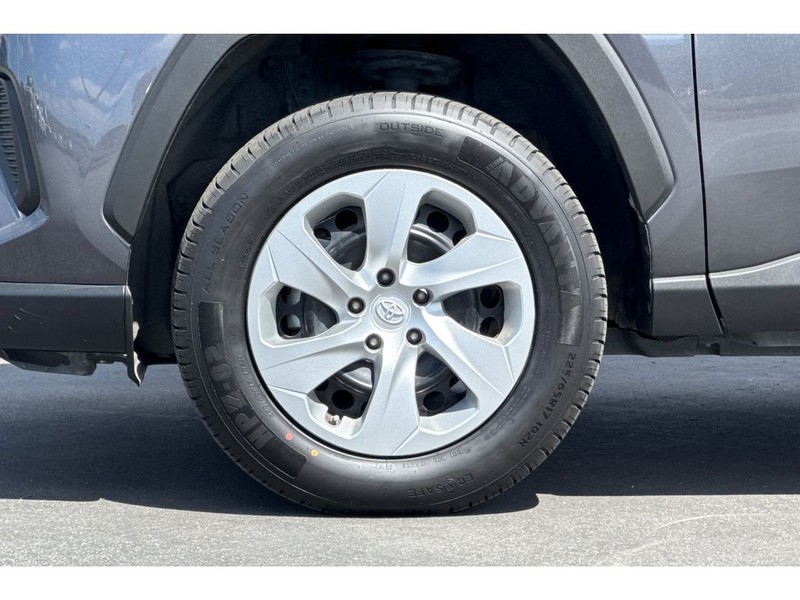 Toyota RAV4 Vehicle Full-screen Gallery Image 31