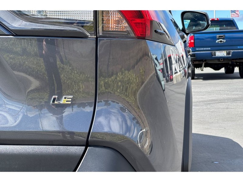 Toyota RAV4 Vehicle Full-screen Gallery Image 32