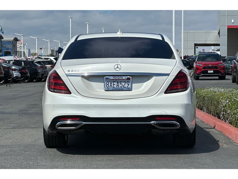 Mercedes-Benz S-Class Vehicle Full-screen Gallery Image 05