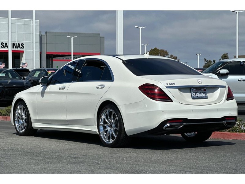 Mercedes-Benz S-Class Vehicle Full-screen Gallery Image 06