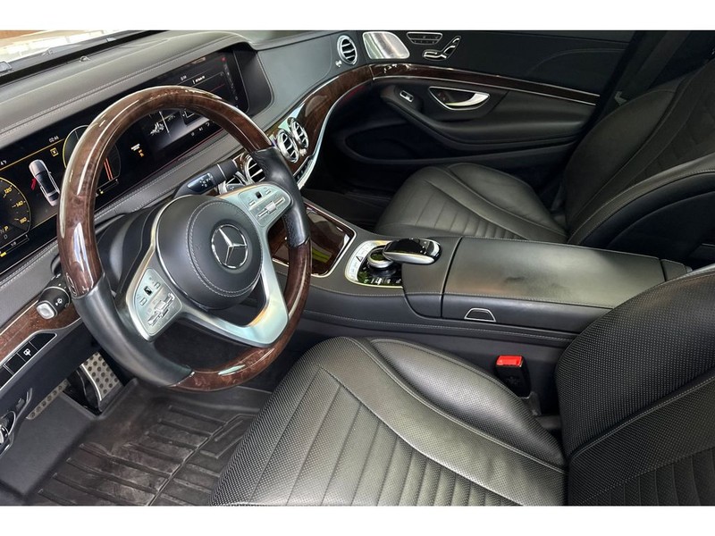 Mercedes-Benz S-Class Vehicle Full-screen Gallery Image 10