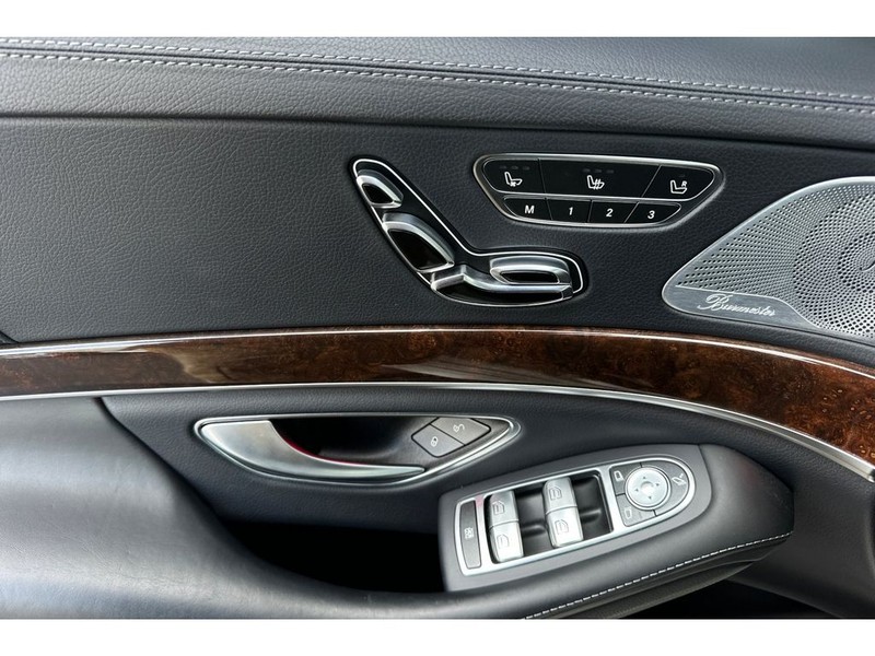 Mercedes-Benz S-Class Vehicle Full-screen Gallery Image 11