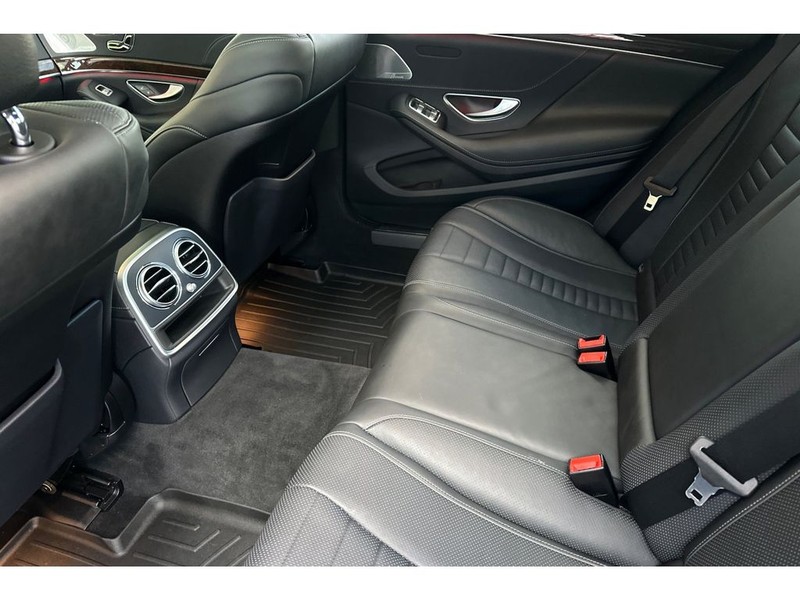Mercedes-Benz S-Class Vehicle Full-screen Gallery Image 13