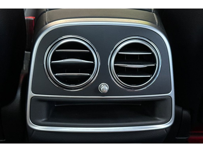 Mercedes-Benz S-Class Vehicle Full-screen Gallery Image 14