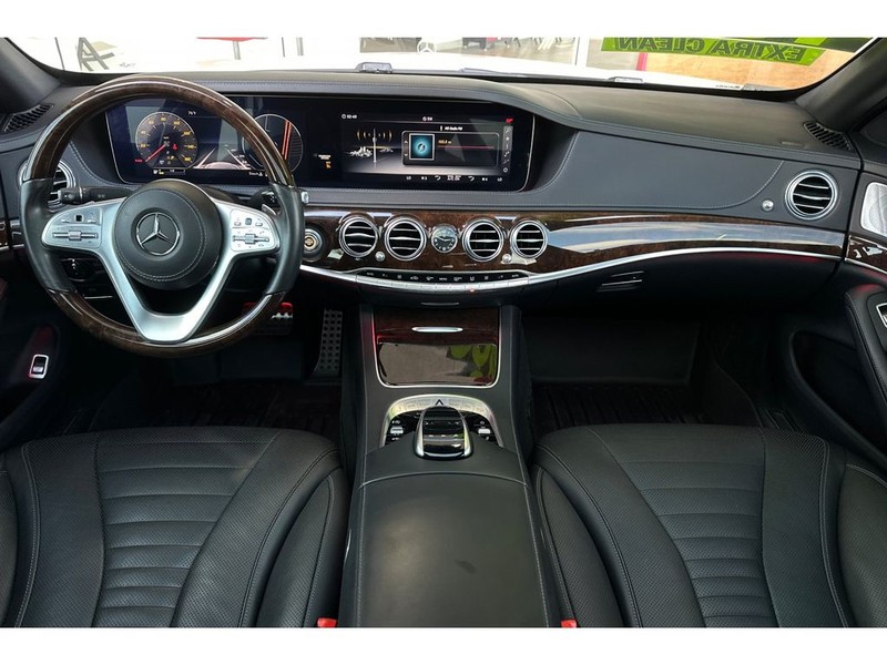 Mercedes-Benz S-Class Vehicle Full-screen Gallery Image 15