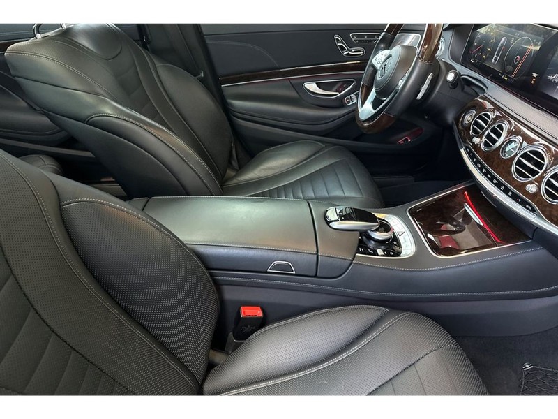 Mercedes-Benz S-Class Vehicle Full-screen Gallery Image 17