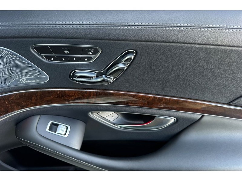 Mercedes-Benz S-Class Vehicle Full-screen Gallery Image 19