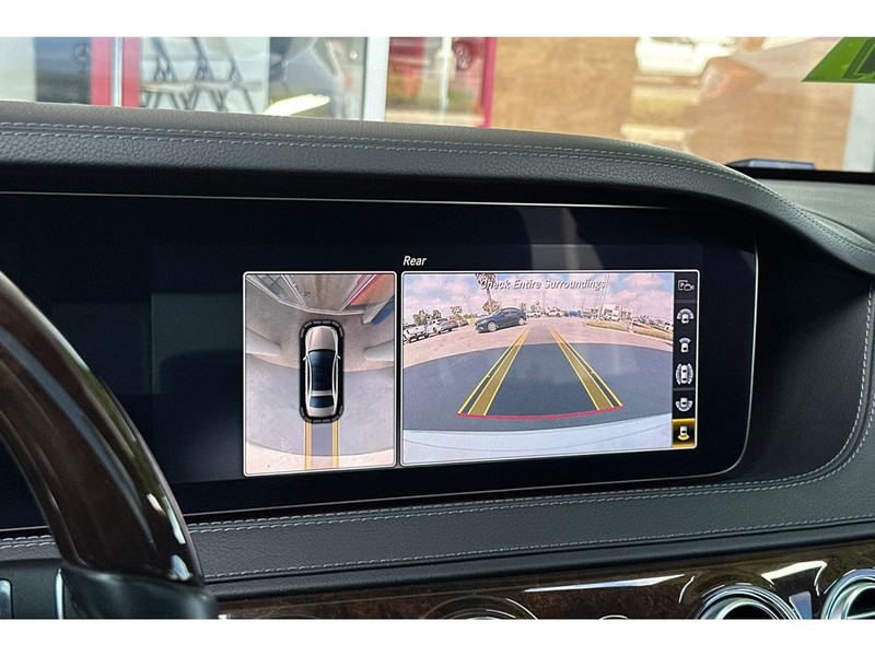 Mercedes-Benz S-Class Vehicle Full-screen Gallery Image 23