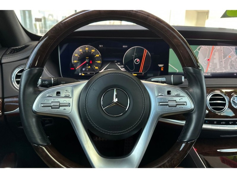 Mercedes-Benz S-Class Vehicle Full-screen Gallery Image 27