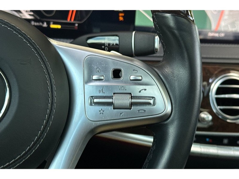 Mercedes-Benz S-Class Vehicle Full-screen Gallery Image 29