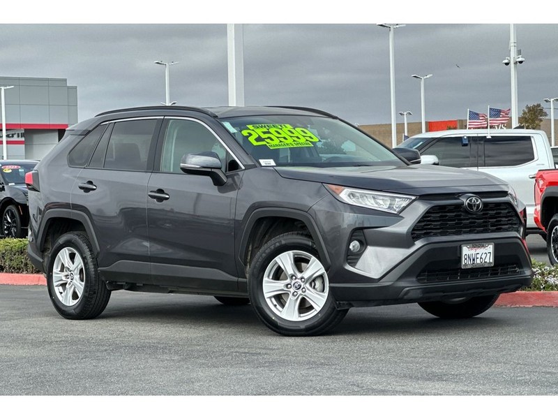 Toyota RAV4 Vehicle Full-screen Gallery Image 02