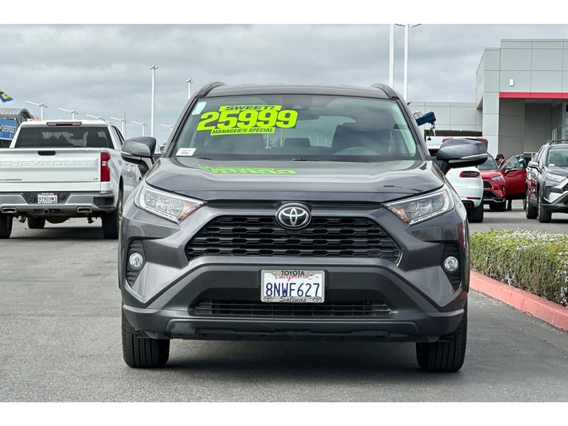 Toyota RAV4 Vehicle Full-screen Gallery Image 09