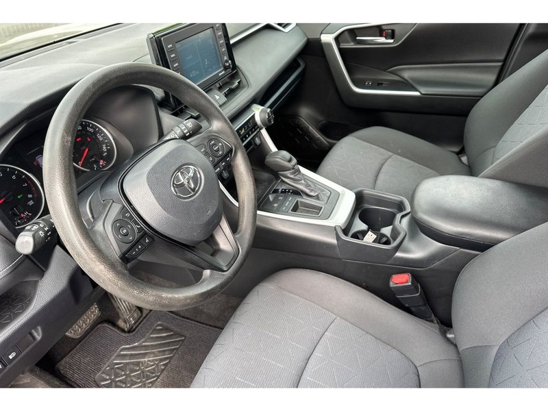 Toyota RAV4 Vehicle Full-screen Gallery Image 10