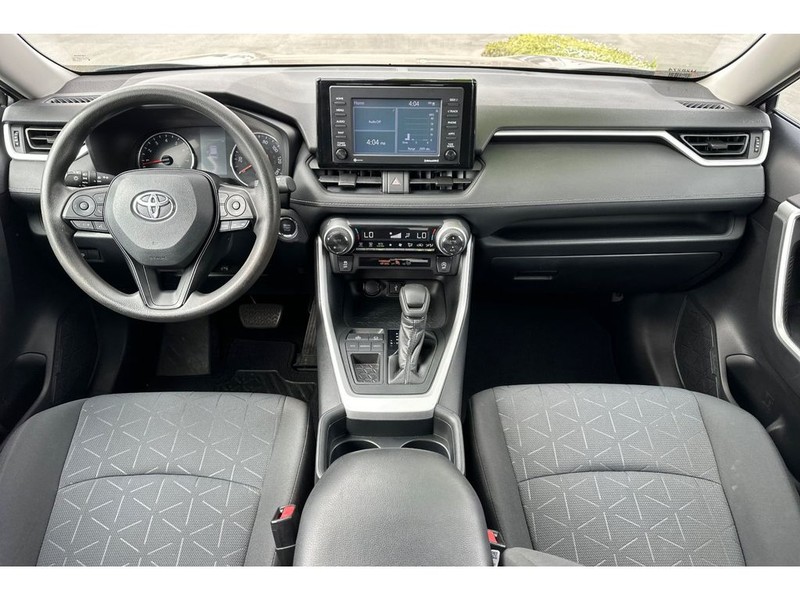 Toyota RAV4 Vehicle Full-screen Gallery Image 15