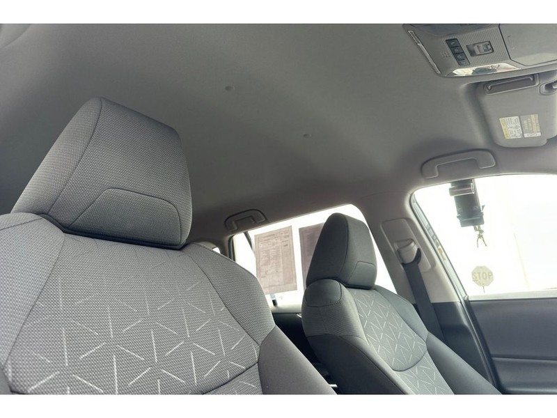 Toyota RAV4 Vehicle Full-screen Gallery Image 19