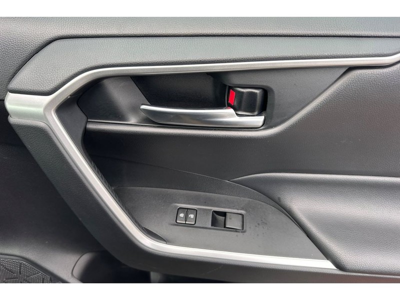 Toyota RAV4 Vehicle Full-screen Gallery Image 20