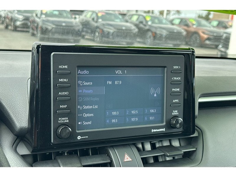 Toyota RAV4 Vehicle Full-screen Gallery Image 21
