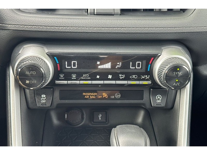 Toyota RAV4 Vehicle Full-screen Gallery Image 23
