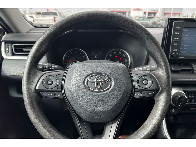 Toyota RAV4 Vehicle Full-screen Gallery Image 26