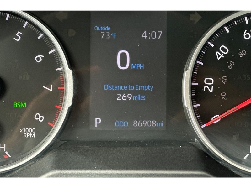 Toyota RAV4 Vehicle Full-screen Gallery Image 30