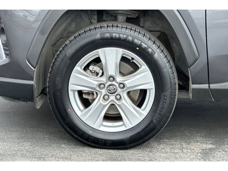 Toyota RAV4 Vehicle Full-screen Gallery Image 32