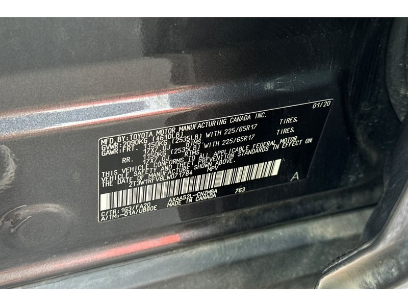 Toyota RAV4 Vehicle Full-screen Gallery Image 34