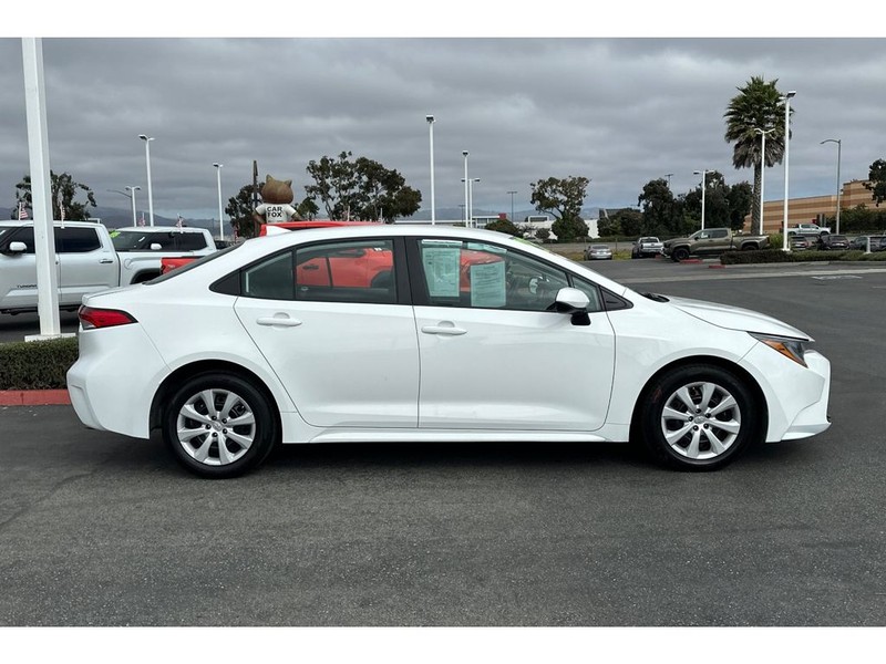 Toyota Corolla Vehicle Full-screen Gallery Image 03