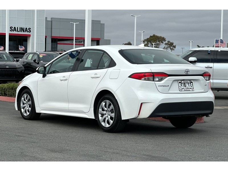 Toyota Corolla Vehicle Full-screen Gallery Image 06