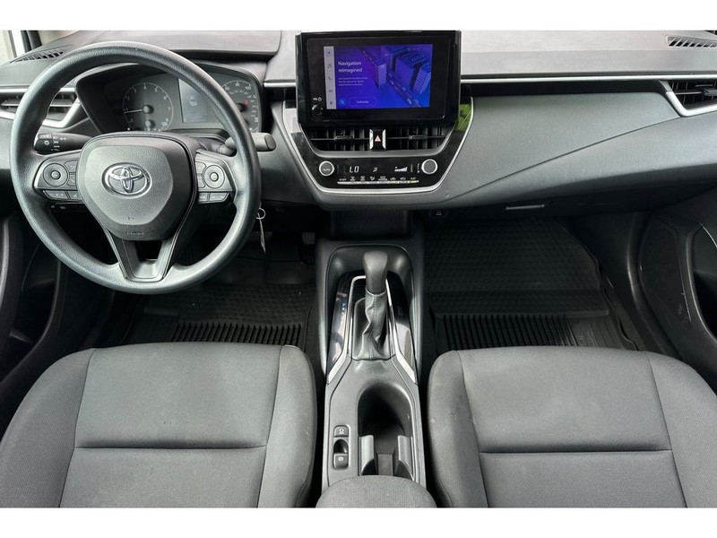 Toyota Corolla Vehicle Full-screen Gallery Image 14