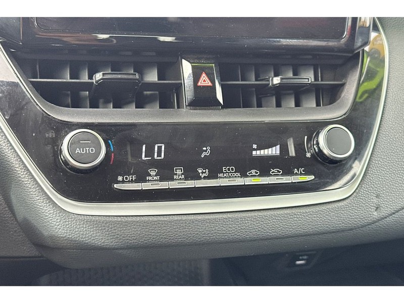 Toyota Corolla Vehicle Full-screen Gallery Image 21