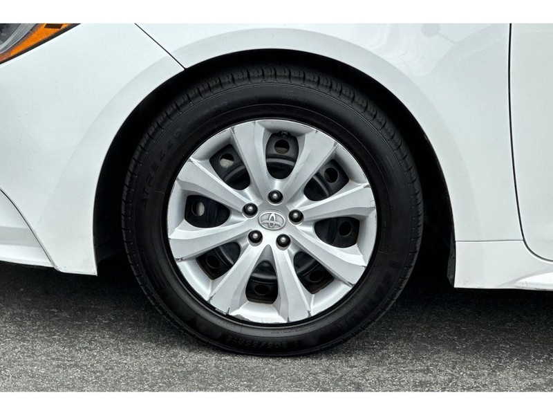 Toyota Corolla Vehicle Full-screen Gallery Image 29