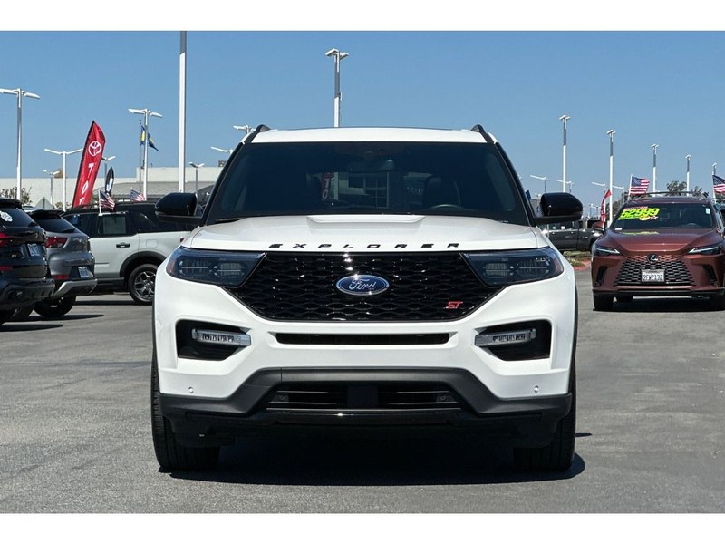 Ford Explorer Vehicle Full-screen Gallery Image 09