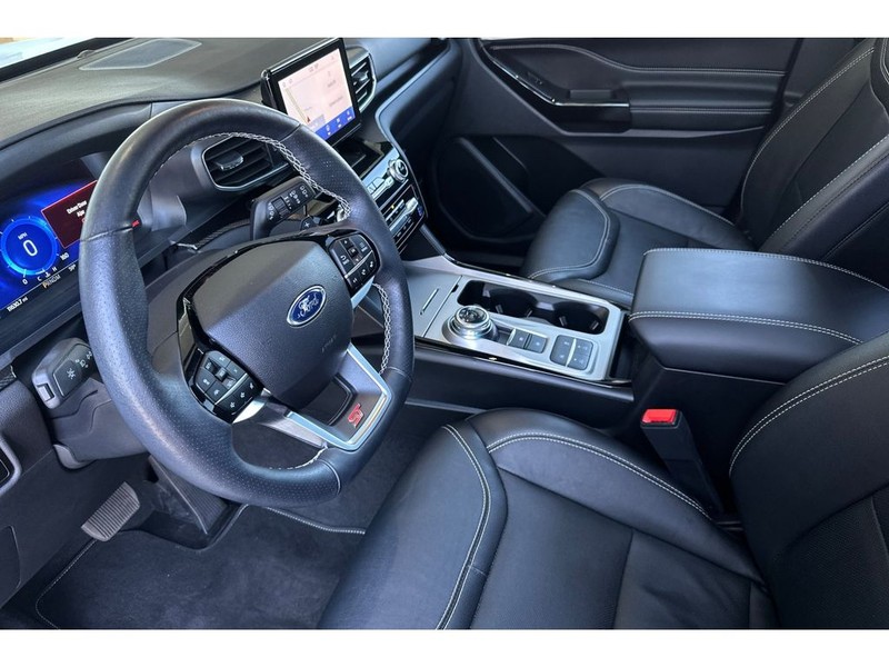 Ford Explorer Vehicle Full-screen Gallery Image 10