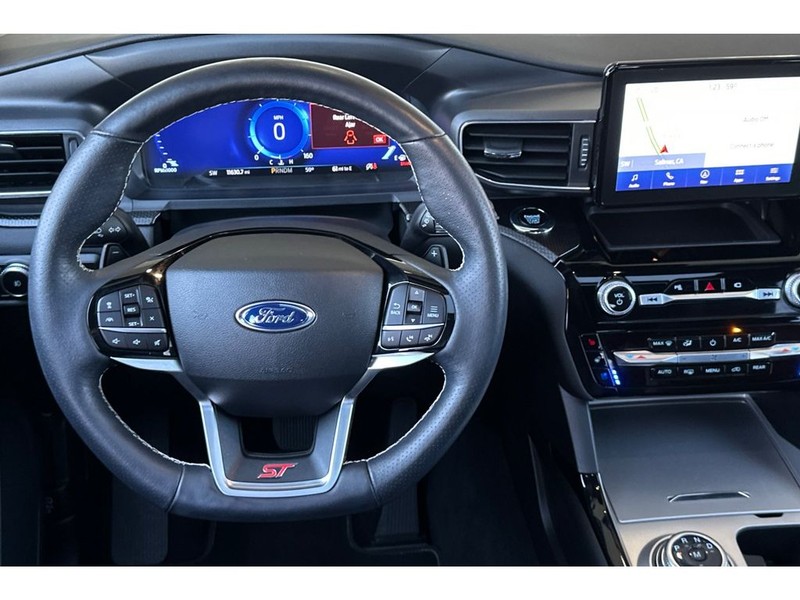 Ford Explorer Vehicle Full-screen Gallery Image 16