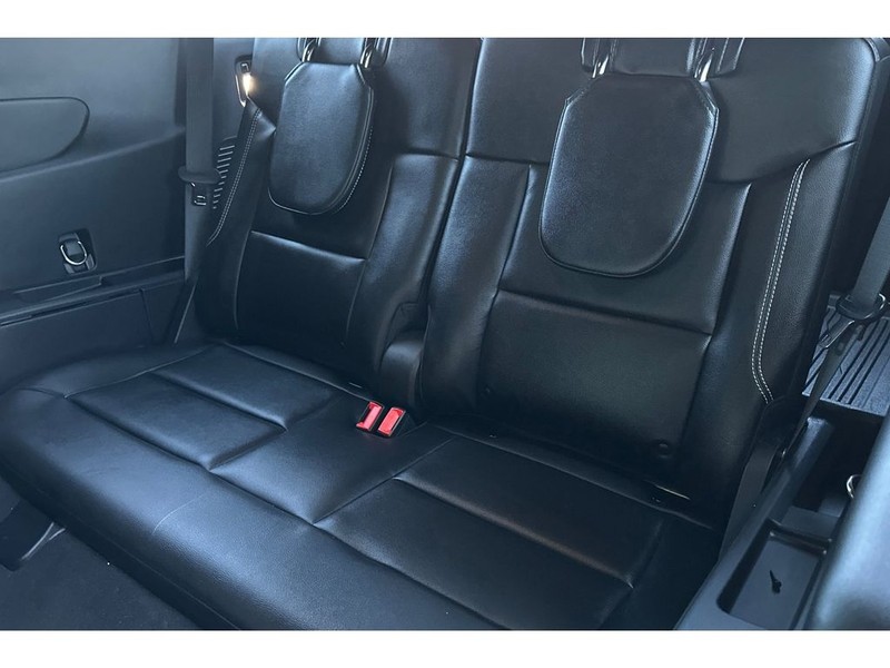 Ford Explorer Vehicle Full-screen Gallery Image 17