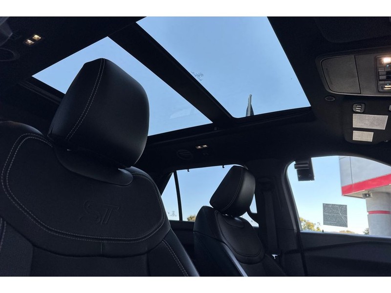 Ford Explorer Vehicle Full-screen Gallery Image 20
