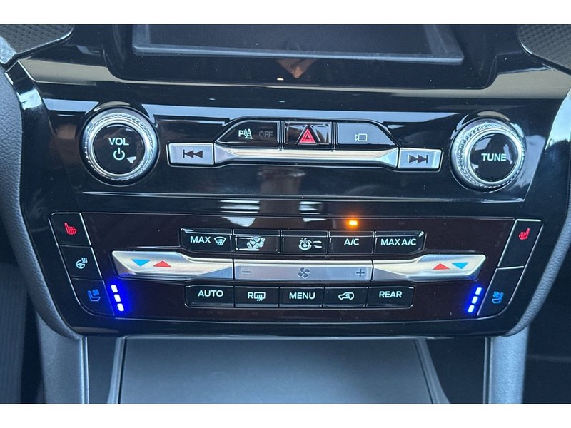 Ford Explorer Vehicle Full-screen Gallery Image 26