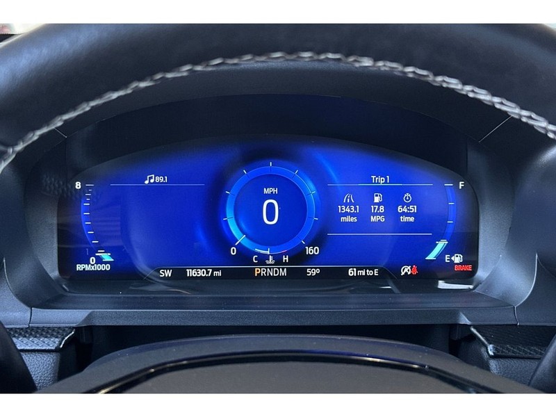 Ford Explorer Vehicle Full-screen Gallery Image 32