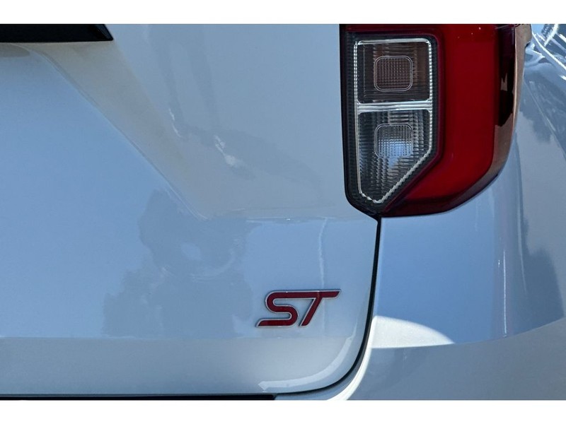 Ford Explorer Vehicle Full-screen Gallery Image 36