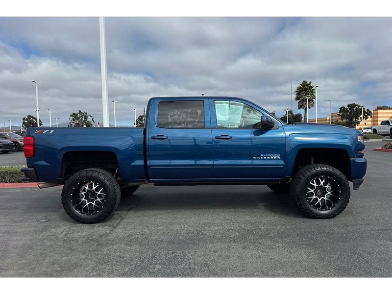 Chevrolet Silverado Vehicle Full-screen Gallery Image 03